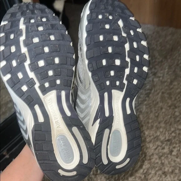 Nike Air Pegasus Metallic Silver and White Shoes - Picture 8 of 8